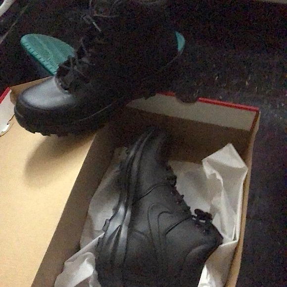 Nike Manoa Leather - Picture 1 of 5